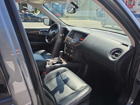 Used 2020 Nissan Pathfinder Platinum AWD/4WD image 13