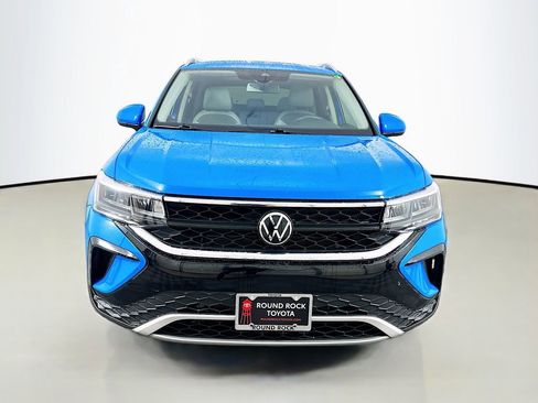 Used 2022 Volkswagen Taos SE image 2