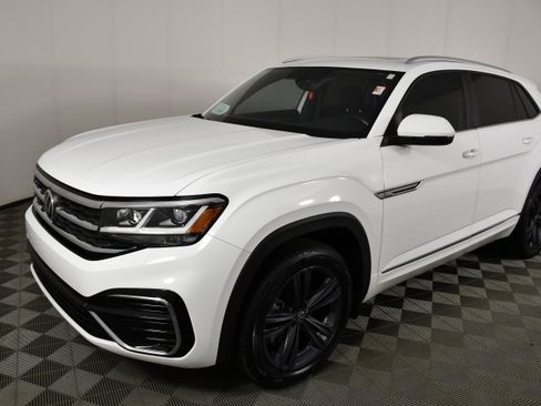 Used 2021 Volkswagen Atlas Cross Sport SE w/ Panoramic Sunroof Package FWD image 10