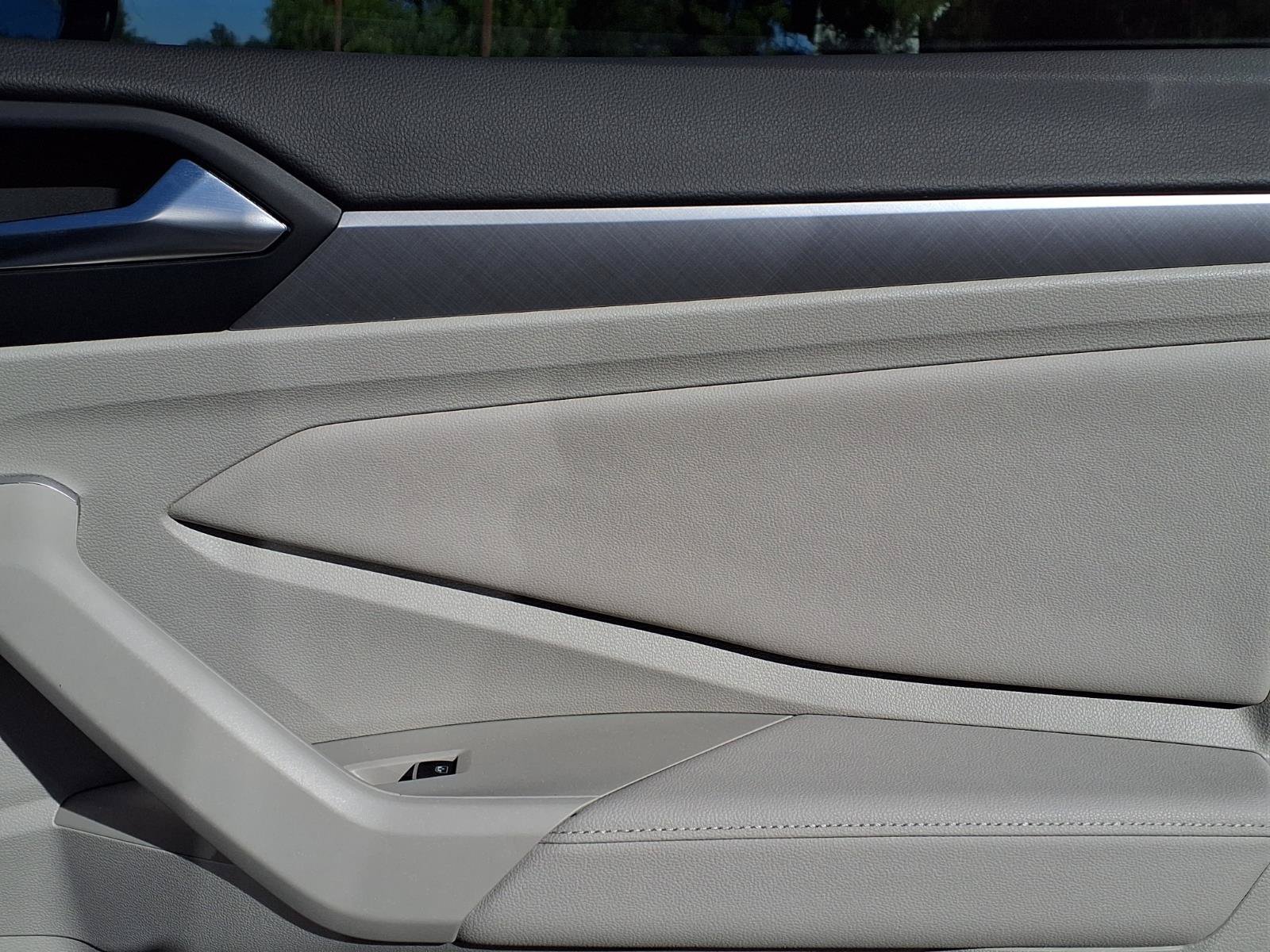 Used 2024 Volkswagen Jetta SE w/ Panoramic Sunroof Package FWD image 25