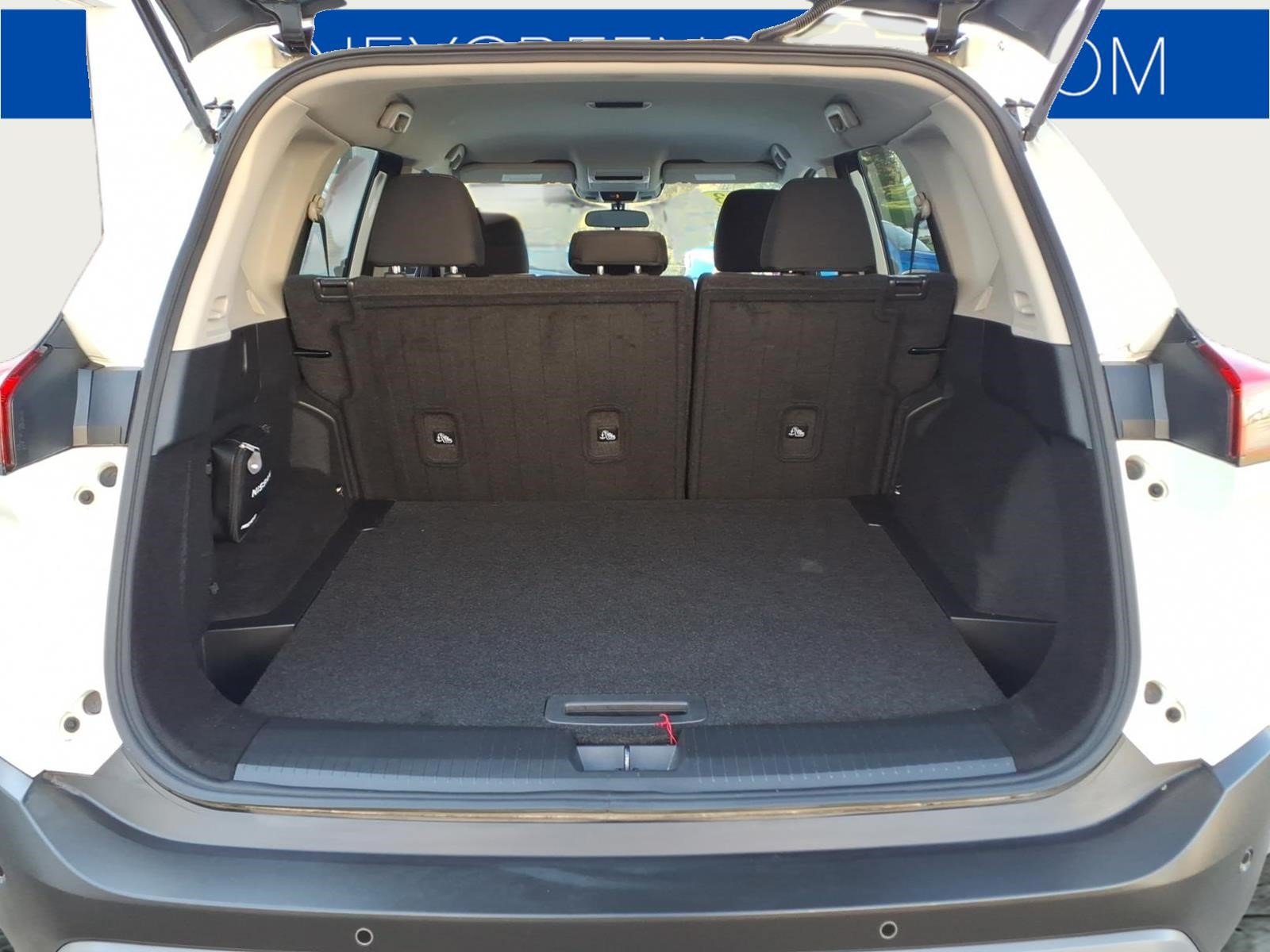 Used 2023 Nissan Rogue S AWD/4WD image 16