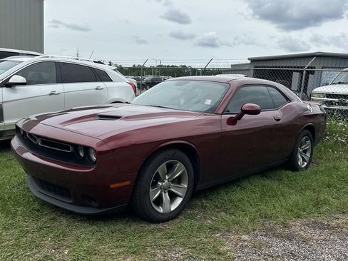 Used 2019 Dodge Challenger SXT RWD image 4