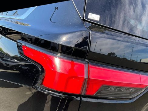 Used 2025 Toyota Sequoia Capstone image 32