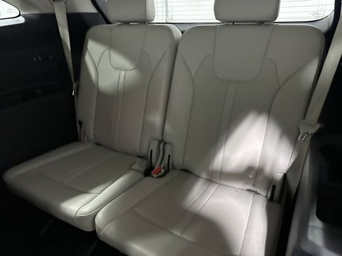 Used 2022 Kia Sorento EX image 25