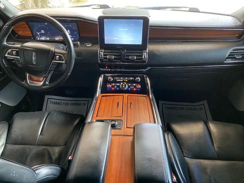Used 2019 Lincoln Navigator L Reserve image 21