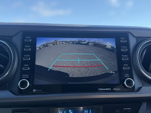 Used 2022 Toyota Tacoma TRD Sport image 3