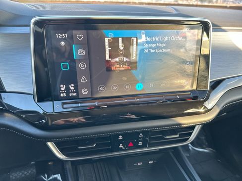 Used 2025 Volkswagen Atlas Cross Sport SE image 16