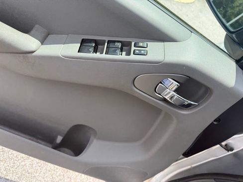 Used 2013 Nissan Frontier SV RWD image 6