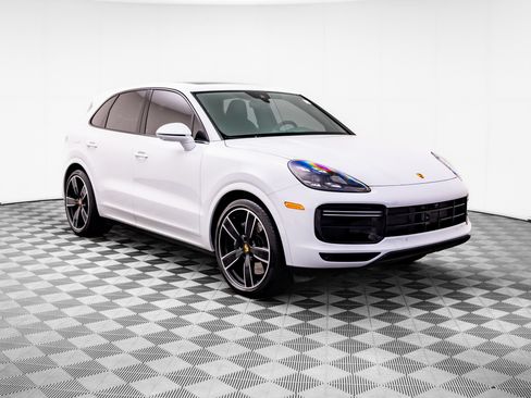 Used 2023 Porsche Cayenne Turbo AWD/4WD image 6