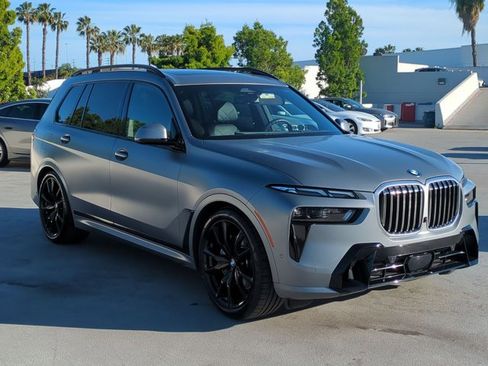 Used 2023 BMW X7 xDrive40i w/ M Sport Package image 3