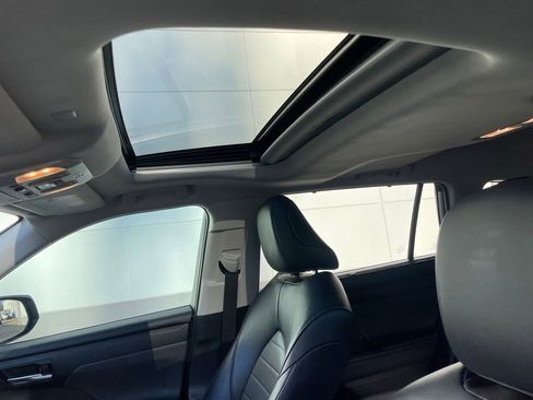 Used 2022 Toyota Highlander XLE image 29