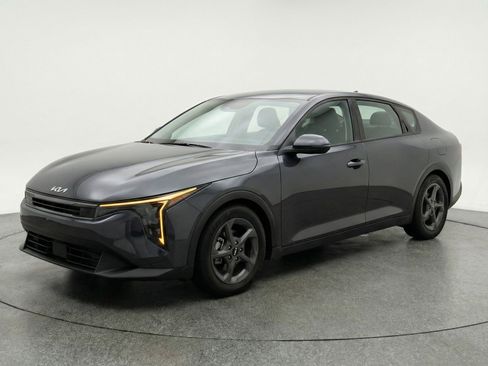 Used 2025 Kia K4 LXS image 3