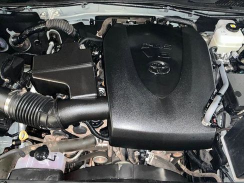 Certified 2023 Toyota Tacoma TRD Off-Road AWD/4WD image 22