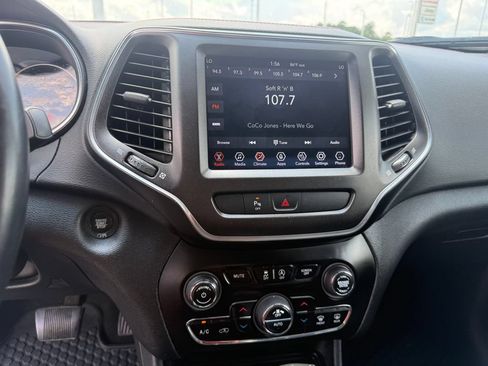 Used 2019 Jeep Cherokee Trailhawk w/ Comfort/Convenience Group AWD/4WD image 10
