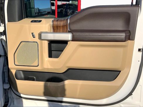 Used 2018 Ford F150 Lariat w/ Equipment Group 502A Luxury AWD/4WD image 23