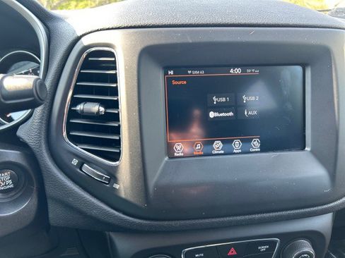 Used 2019 Jeep Compass Latitude w/ Cold Weather Group AWD/4WD image 15