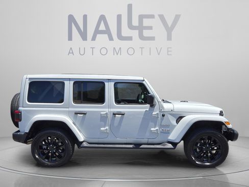 Used 2022 Jeep Wrangler Unlimited Sahara w/ Cold Weather Group AWD/4WD image 6