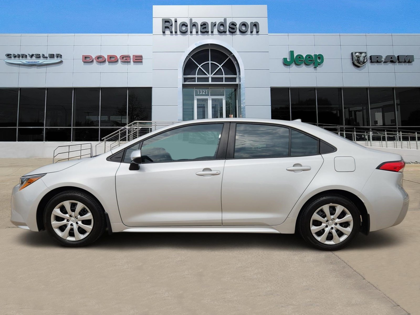 Used 2026 Toyota Corolla LE FWD image 3
