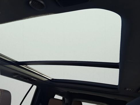 Used 2024 Chevrolet Tahoe High Country image 32