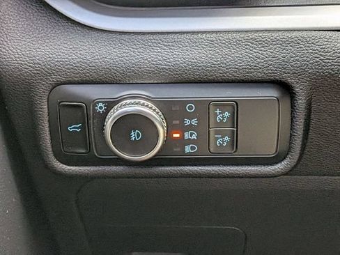 Used 2023 Ford Explorer XLT w/ Equipment Group 202A AWD/4WD image 18