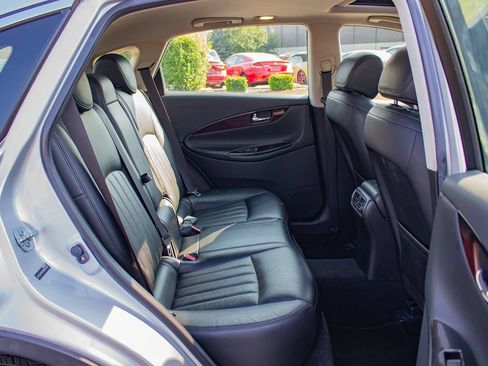 Used 2016 INFINITI QX50 AWD w/ Premium Plus Package image 18