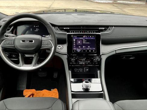 New 2025 Jeep Grand Cherokee Laredo X w/ Luxury Tech Group I image 5