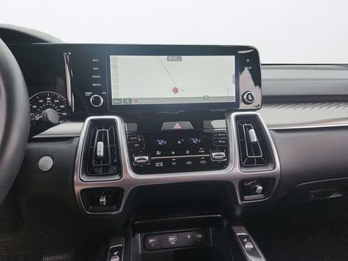 Certified 2023 Kia Sorento EX AWD/4WD image 17