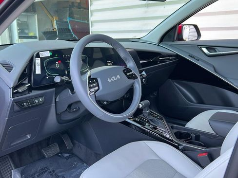 New 2025 Kia Niro EX image 10