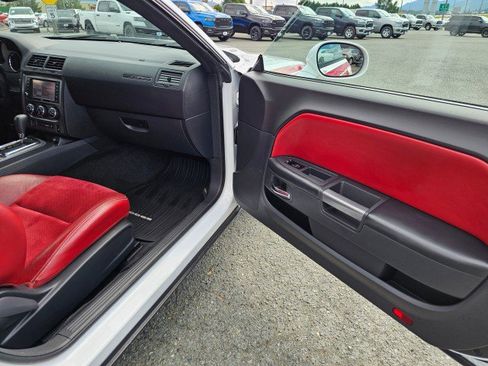 Used 2014 Dodge Challenger R/T image 12