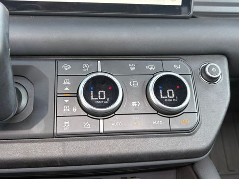 Used 2024 Land Rover Defender 110 X-Dynamic SE AWD/4WD image 18