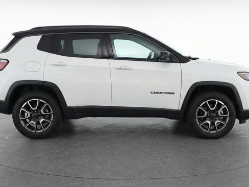 Used 2025 Jeep Compass Trailhawk w/ Trailer Tow Group AWD/4WD image 11
