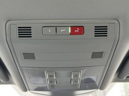 Certified 2025 Volkswagen Jetta SE image 36