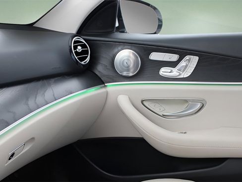 Used 2017 Mercedes-Benz E 300 4MATIC image 14