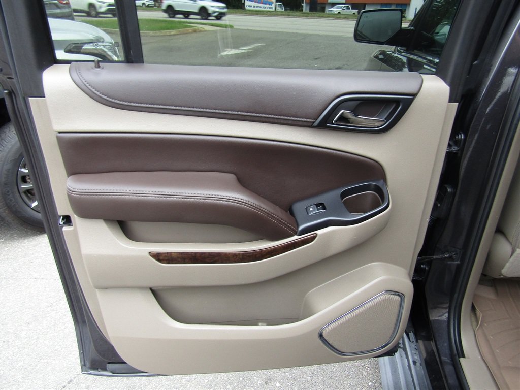 Used 2018 Chevrolet Suburban LT AWD/4WD image 18