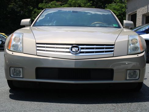 Used 2006 Cadillac XLR image 2