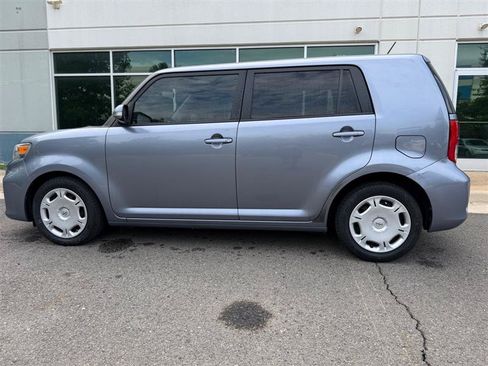 Used 2011 Scion xB FWD image 7