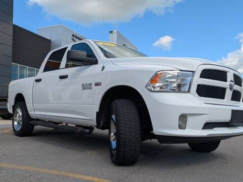 Used 2017 RAM 1500 Express w/ Express Value Package AWD/4WD image 3
