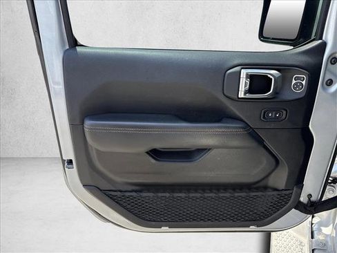 Used 2022 Jeep Wrangler Unlimited Sahara AWD/4WD image 11