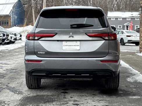 Used 2022 Mitsubishi Outlander SEL Black Edition image 4