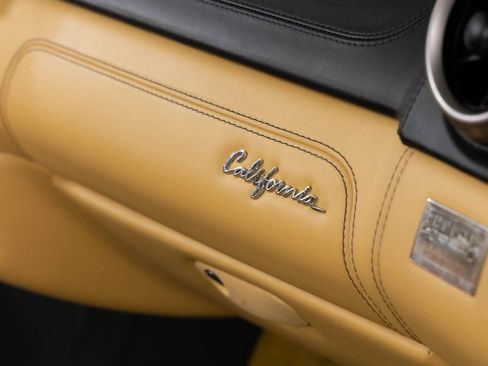 Used 2011 Ferrari California image 39