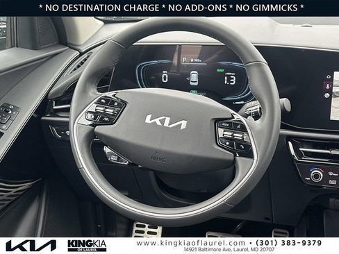 Used 2025 Kia Niro EX Touring FWD image 8