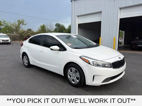 Used 2017 Kia Forte LX FWD image 1