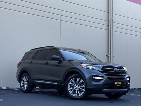 Used 2020 Ford Explorer XLT w/ Equipment Group 202A AWD/4WD image 31