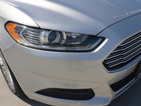 Used 2016 Ford Fusion SE image 7