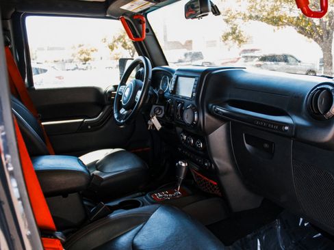 Used 2017 Jeep Wrangler Unlimited Rubicon AWD/4WD image 25
