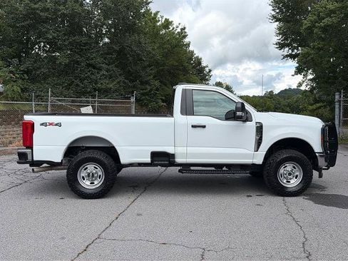 Certified 2025 Ford F250 XL w/ XL Chrome Package AWD/4WD image 2