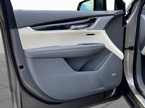 Used 2023 Cadillac XT6 Premium Luxury FWD image 22