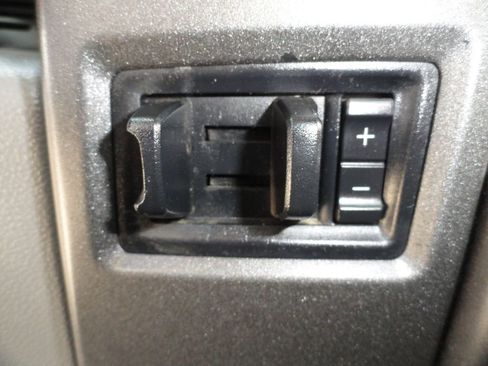 Used 2017 Ford F550 2WD Regular Cab Super Duty image 19