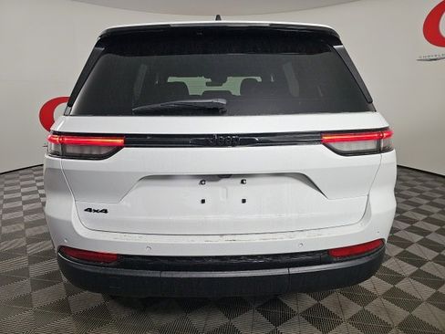 New 2025 Jeep Grand Cherokee 4WD image 6