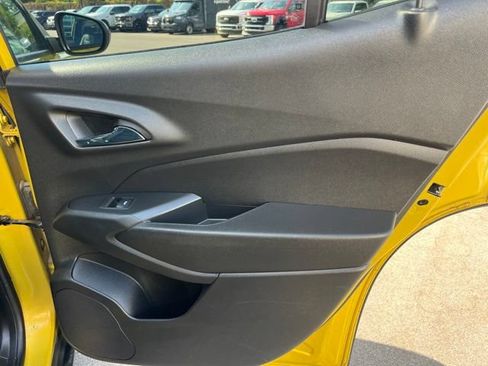 Used 2024 Chevrolet Trax RS w/ Sunroof Package FWD image 12